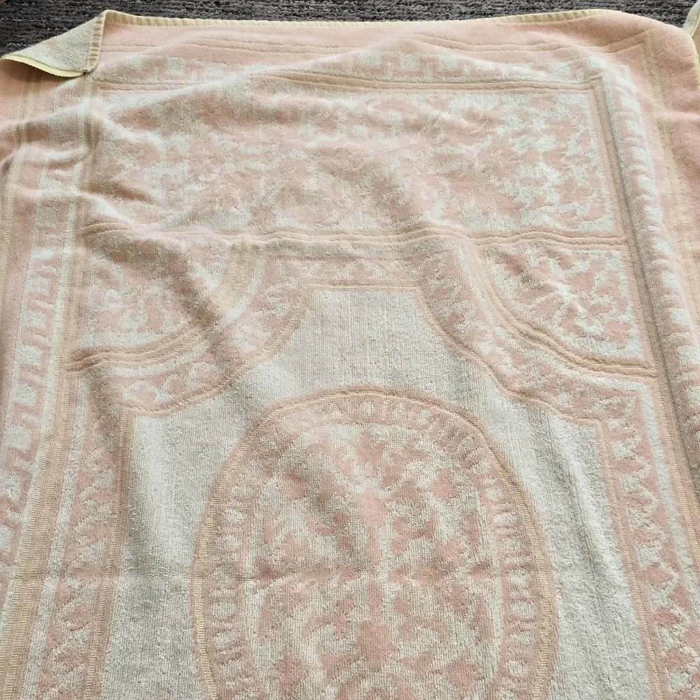 2 Vintage Pink‎ White Floral Bath Towels Stevens Utica MCM 70s Medallion Retro